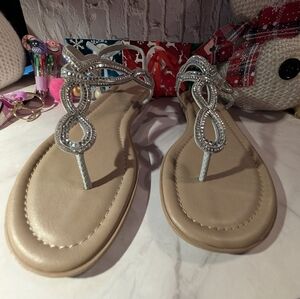 NIB Size 8 Elegant Silver Women's Sandals